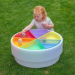 Kleurspel met de Tickit Discovery speelbakken