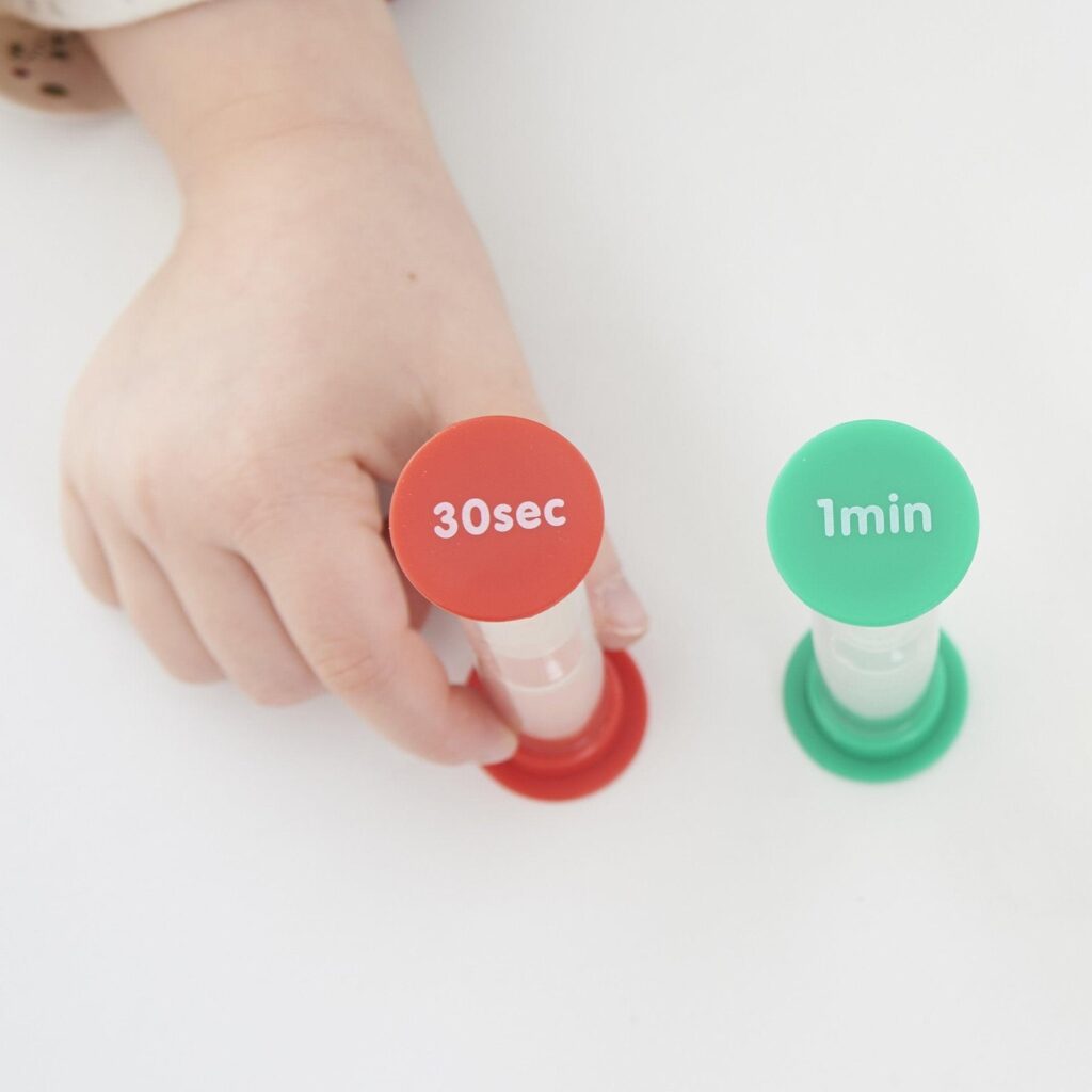 Detail van de kleurrijke Tickit mini zandlopers